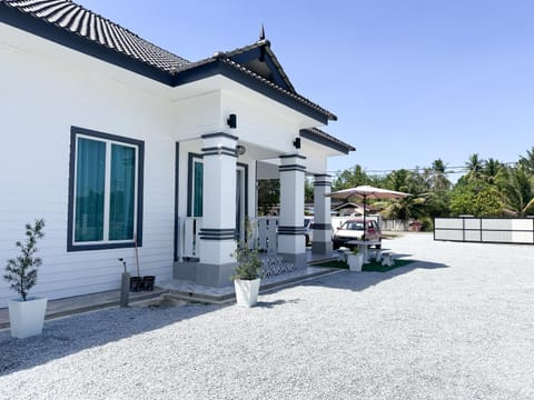 Senja Homestay besut POOL House in Terengganu, Malaysia