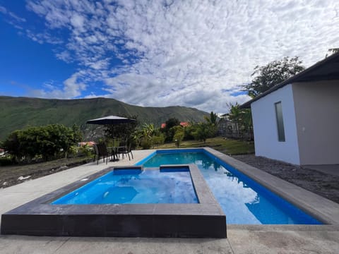 Hot Tub, Swimming pool