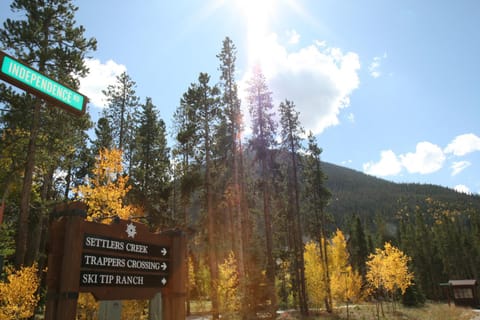 Wolf Rock Home 82 by SummitCove Lodging House in Keystone