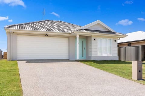 “Brand New Home” Central Charm at Hervey Bay House in Hervey Bay