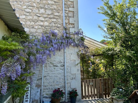 PARENTHÈSE Chambre Cosy proche Centre et Gare Vacation rental in Angoulême