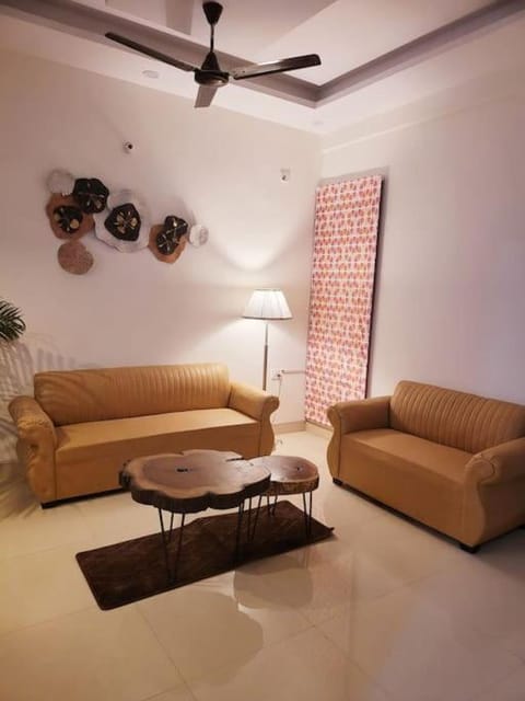 Utopia' 2BHK Entire Apt In Noida Apartment in Noida