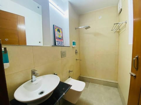 Elegante' 2 Bedroom Luxury Stay in Noida Condo in Noida