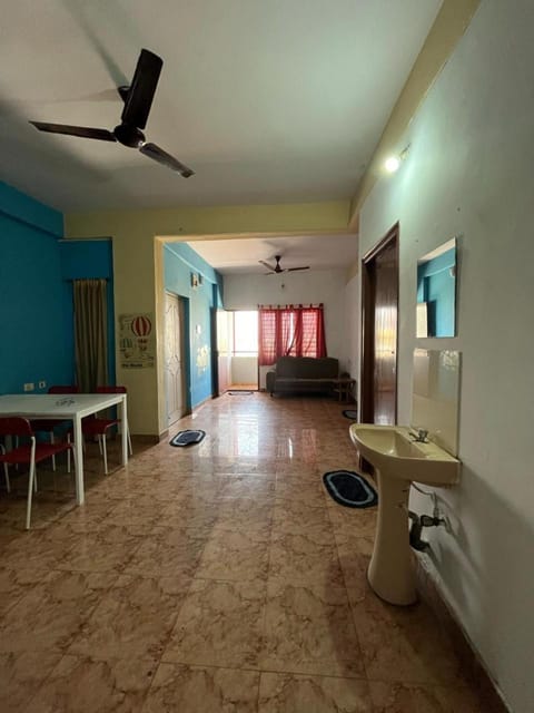 One room in a 2bhk with wifi & fully functional kitchen Apartment in Bengaluru