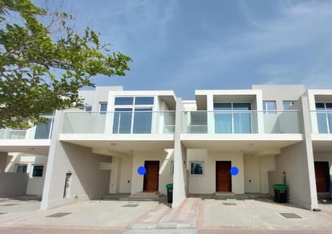 Shared Villa in Damac Hills 2 - Female only Vacation rental in Dubai