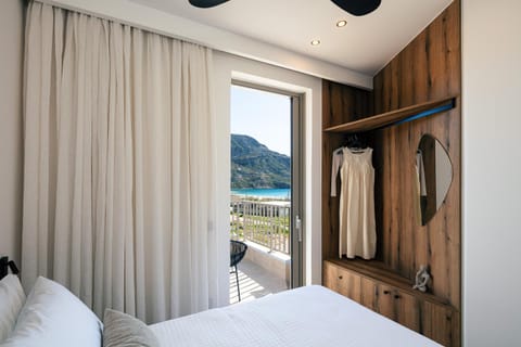 Bed, Natural landscape, Photo of the whole room, Bedroom, Mountain view, wardrobe