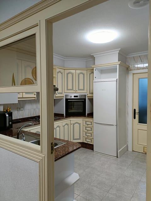 Kitchen or kitchenette, minibar, pet friendly, stove