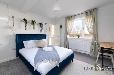 Luke Stays - Finchale Ave Apartment in Durham