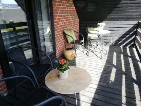 5min walk to LEGO House - two bedrooms on Loft floor with Balcony * with garden Condo in Billund