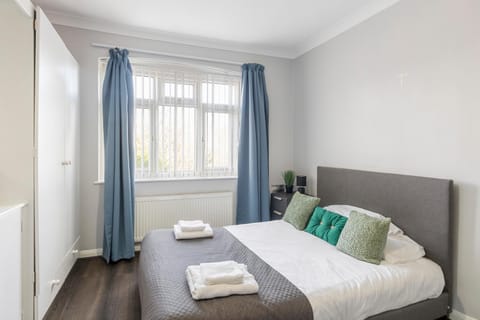 Chrystal Palace Stays with free parking Lambeth Apartment in London Borough of Southwark