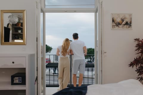 People, Balcony/Terrace, Sea view
