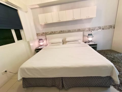 2BR 3BALC 2WC 10Pax in Roxas Blvd Manila Apartment in Pasay