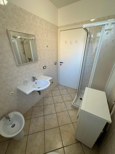 Shower, Toilet, Bathroom, bidet, washing machine