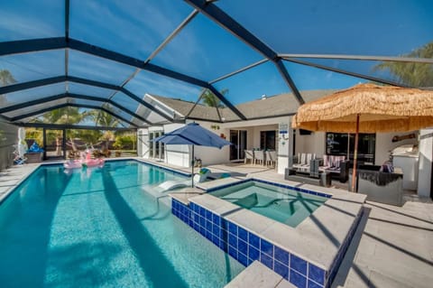 Private Beaches, Heated Pools w/Spa, Fun in the Sun - Dolphins and Manatees Paradise - Roelens House in Cape Coral