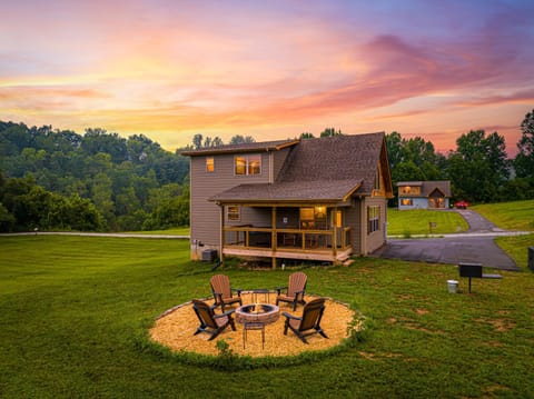 Misty Morning Meadow House in Cosby