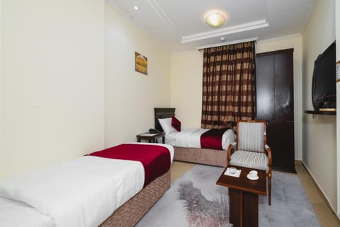 Bed, TV and multimedia, Seating area, towels, air conditioner