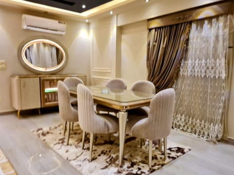Nilefront 3BR luxury Apt in Giza Condominio in Cairo Governorate