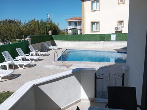 Patio, Day, Pool view, Swimming pool, sunbed