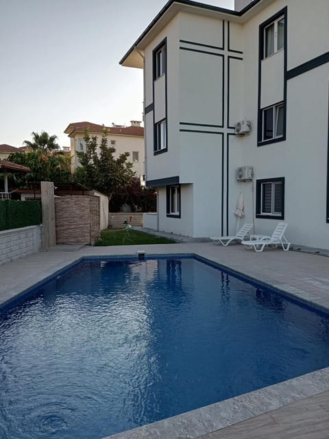 Property building, Day, Pool view, Swimming pool