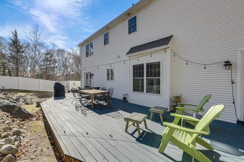 Mystic Retreat with Patio and Grill Walk to River! House in Mystic