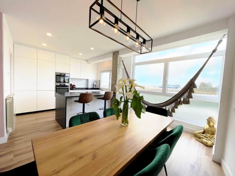 Kitchen or kitchenette, Dining area, Sea view