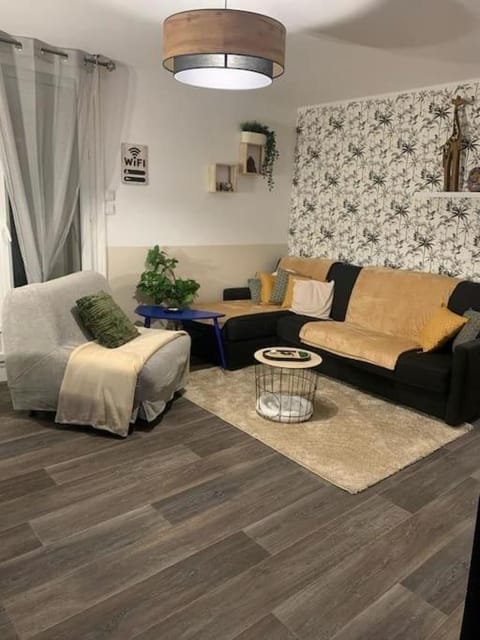 Cosy Home Next To Disneyland & Train Apartment in Torcy