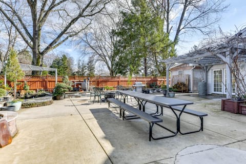 Spacious Home with Tranquil Patio about 29 Mi to DC! Haus in Severn