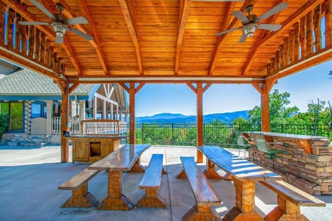 Patio, Balcony/Terrace, Seating area, Mountain view