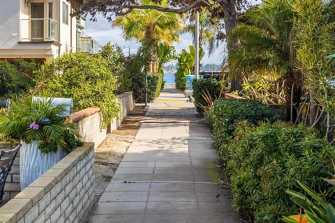 Fantastic bayside vacation home - WiFi, central AC, patio, private washer & dryer Haus in Mission Beach