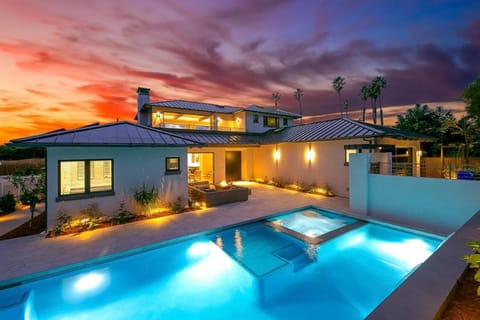 Luxury Bird Rock Home with Private Pool, Hot Tub & Fire Pit! House in La Jolla