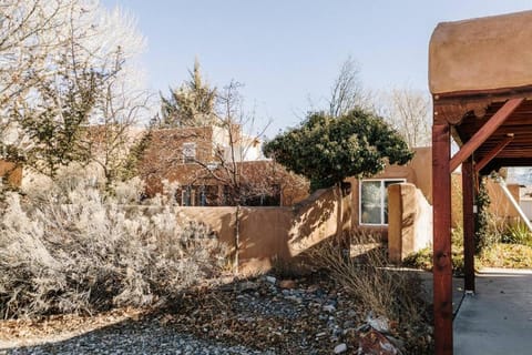 Property building, Spring, Day, Garden, Garden view