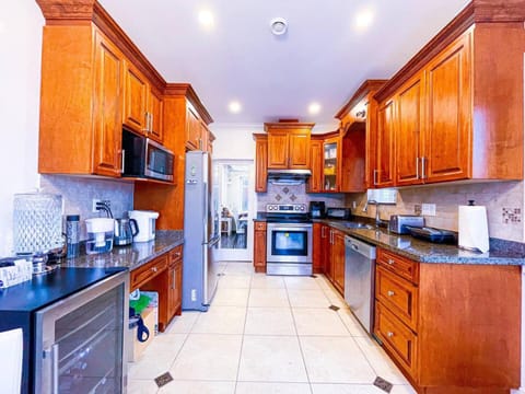 Kitchen or kitchenette, dishwasher, minibar, pet friendly, stove, toaster