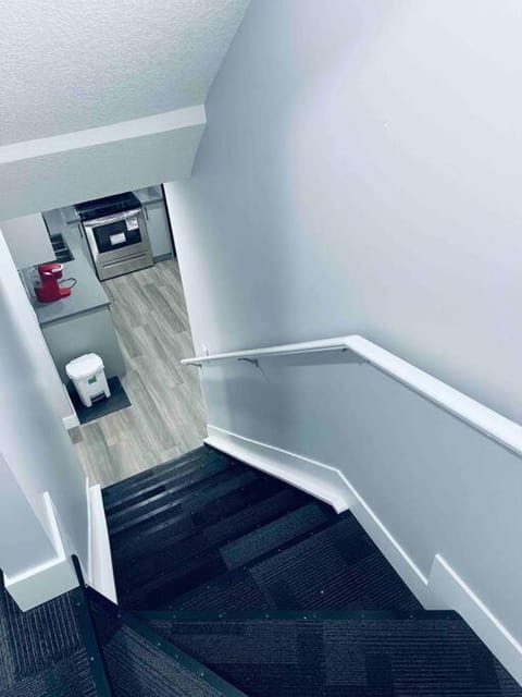 Cozy*Bright*Modern 2 Bedroom guest suite Condo in Edmonton