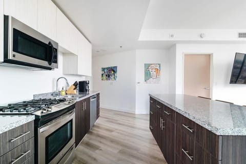 2BR Luxury Highrise Hollywood Condo in West Hollywood
