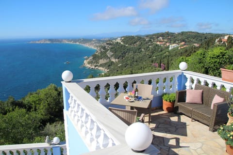 Day, View (from property/room), Balcony/Terrace, Seating area, Sea view