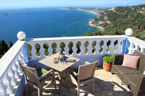 Day, View (from property/room), Balcony/Terrace, Seating area, Sea view