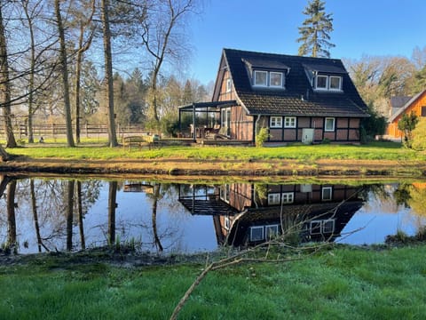 Haus am Teich Apartment in Bremen