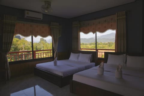 Bed, Natural landscape, View (from property/room), Balcony/Terrace, Photo of the whole room, Bedroom, Mountain view, towels, air conditioner