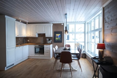 Stranda Fjellgrend - with jacuzzi & 3 bedrooms Apartamento in Vestland