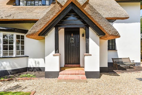 Farthings - large cottage with pool Maison in West Wittering