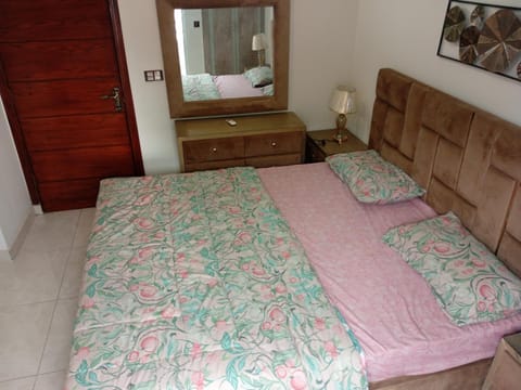 Bed, Living room, Seating area, Bedroom, wardrobe