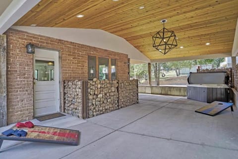 Red Rock Farmhouse - Patio Paradise Hiking Trails Casa in Old Colorado City