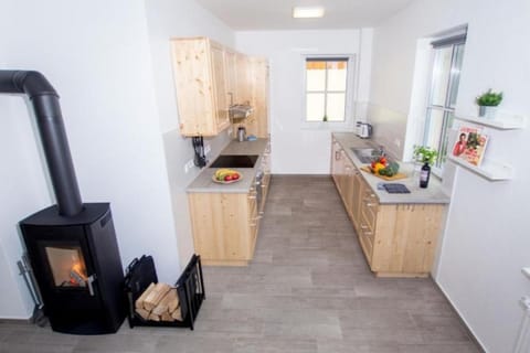 Kitchen or kitchenette, pet friendly, stove