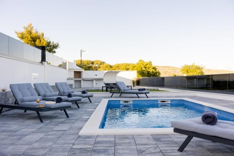 Villa Vista- heated swimming pool, close to airport, for 8 people Villa in Split-Dalmatia County