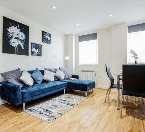 Zs Apartments - St Albans City Centre - 20 mins from London Condo in St Albans