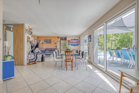 Familiale sur 3000m2 avec piscine Villa in Parentis-en-Born