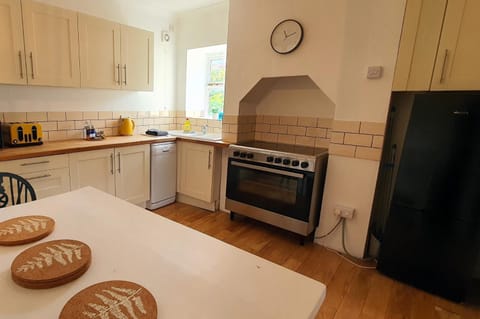 Dining area, kitchen