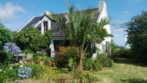 Property building, Patio, Spring, Day, BBQ facilities, Garden, Garden view, heating, internet, pet friendly, pet friendly, sunbed