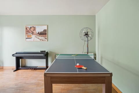 Billiard, Game Room, Table tennis