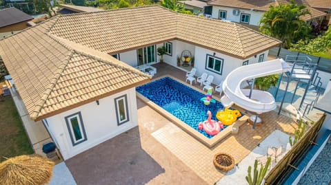 Pool view, Swimming pool